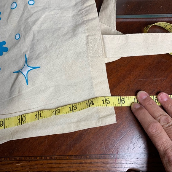 NWOT Q-Tees Frozen Snowflakes Canvas Tote - Picture 6 of 9